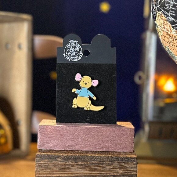 Disney - Enamel Pin - Roo - 2003 Vintage on original card - Picture 1 of 3